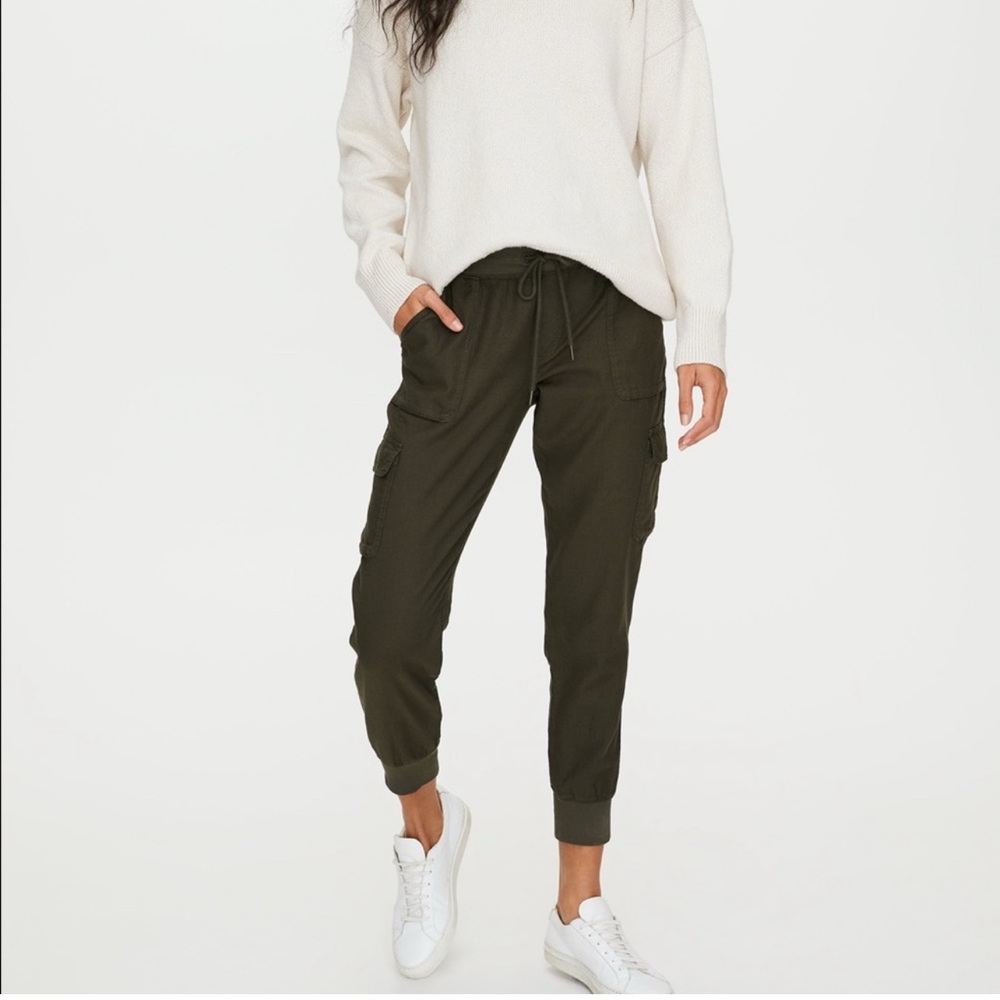 Aritzia Community Cebu cargo jogger cotton pants - Size S